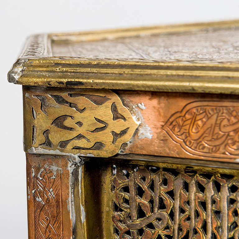 Islamic Octagonal 19th Century Coffee Table with Calligraphy In Good Condition In London, GB