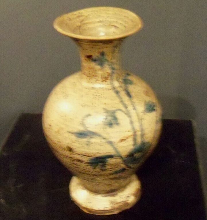 19th Century Chinese pottery vase For Sale