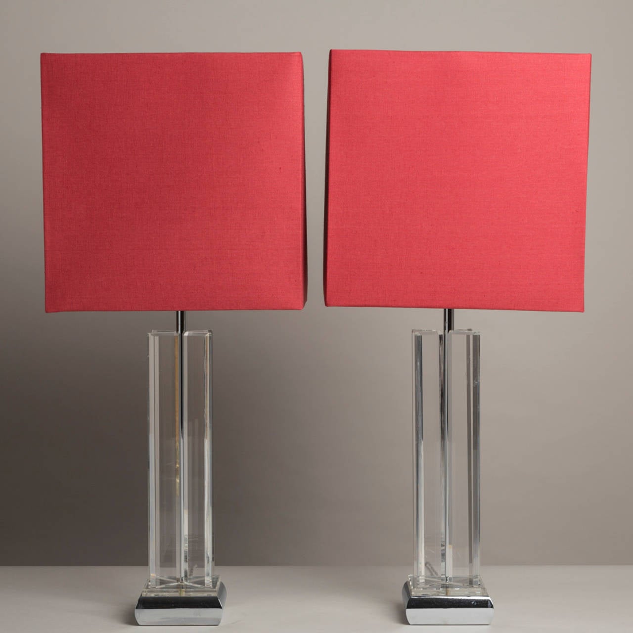 A pair of Lucite columned table lamps with square chrome bases, 1970s

Prices include 20% VAT which is removed for items shipped outside the EU.