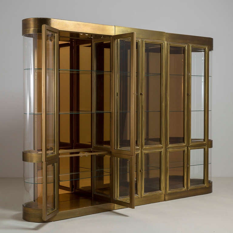 A Large Mastercraft Three Part Brass Display Cabinet 1980s In Good Condition In London, GB