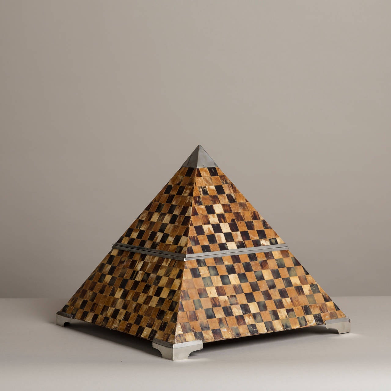 A Large Tortoiseshell Veneered Lidded Pyramid Box 1970s In Excellent Condition In London, GB