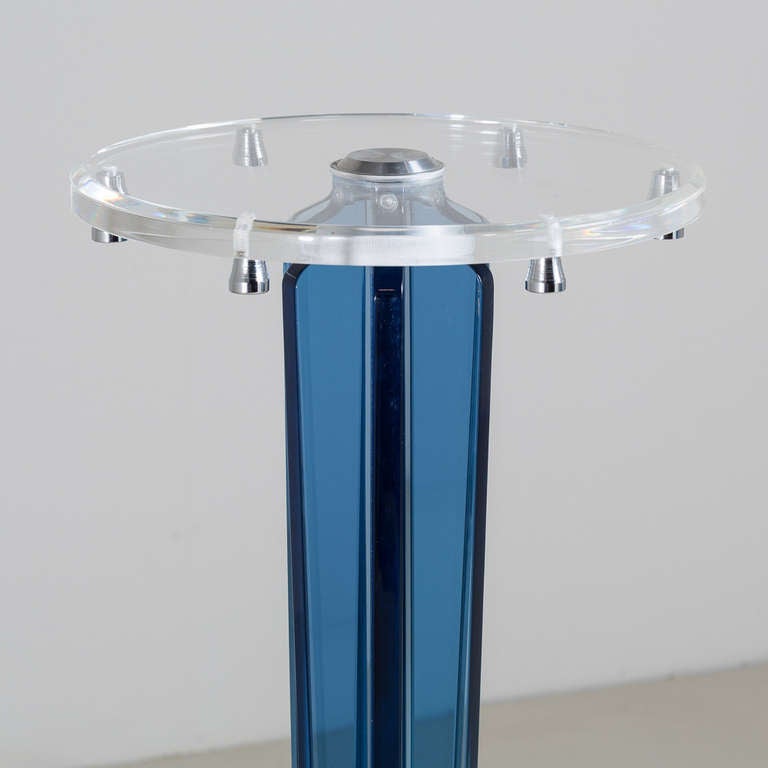Pair of Blue and Clear Lucite Tapered Pedestals, 1970s In Good Condition For Sale In London, GB