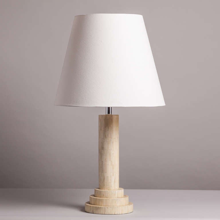 A large single Karl Springer attributed Tessellated Horn veneered table lamp, USA, 1970s.

