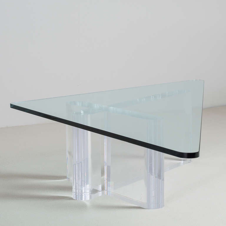 A Superb Lion in Frost Lucite Triangular Coffee Table 1970s In Excellent Condition In London, GB