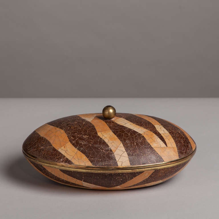 A Maitland Smith Oval Crushed Shell Veneered Box 1980s In Excellent Condition In London, GB