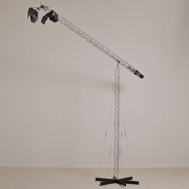 Monumental Curtis Jere adjustable crane floor lamp, USA, 1970s 


Curtis Jeré is the collaboration of two metal sculptors Jerry Fels and Curtis Freiler who founded the company Artisan House in the USA in 1963. These two brother in laws worked