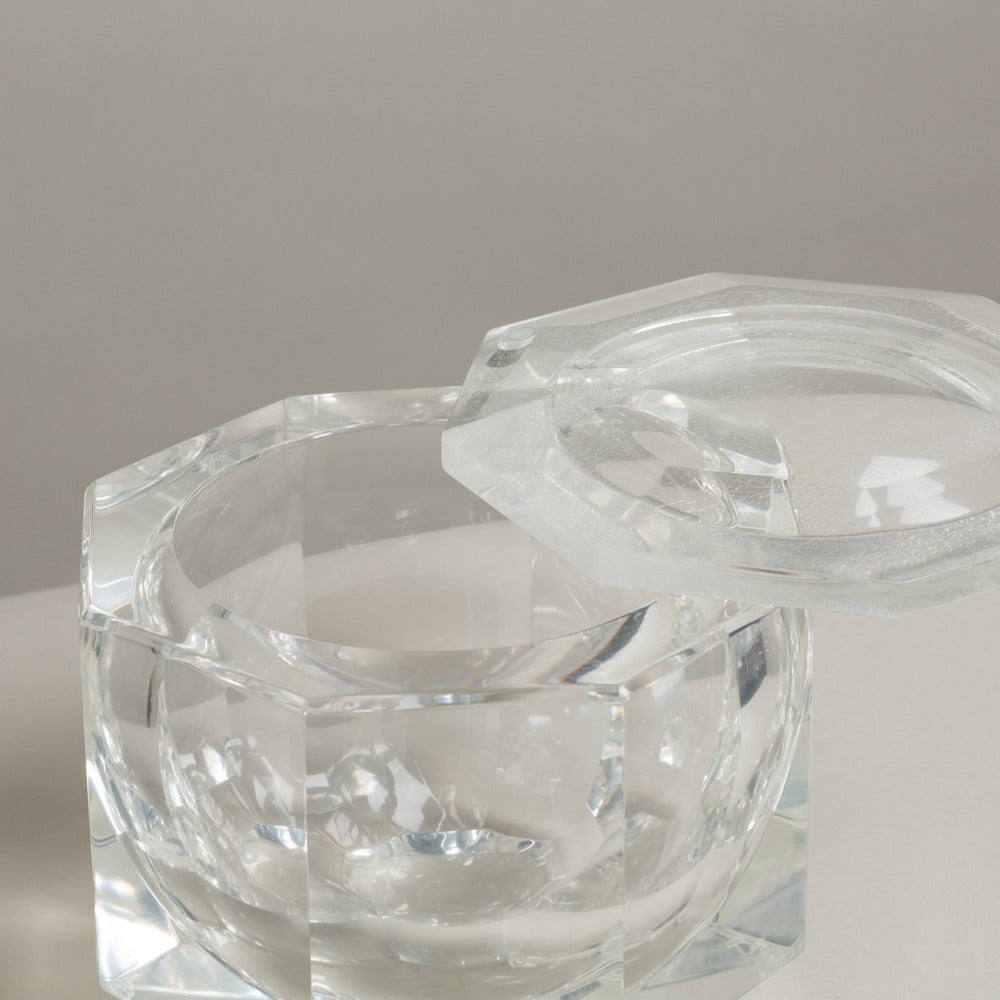 Hexagonal Lucite Ice Bucket with Swivel Top In Good Condition In London, GB