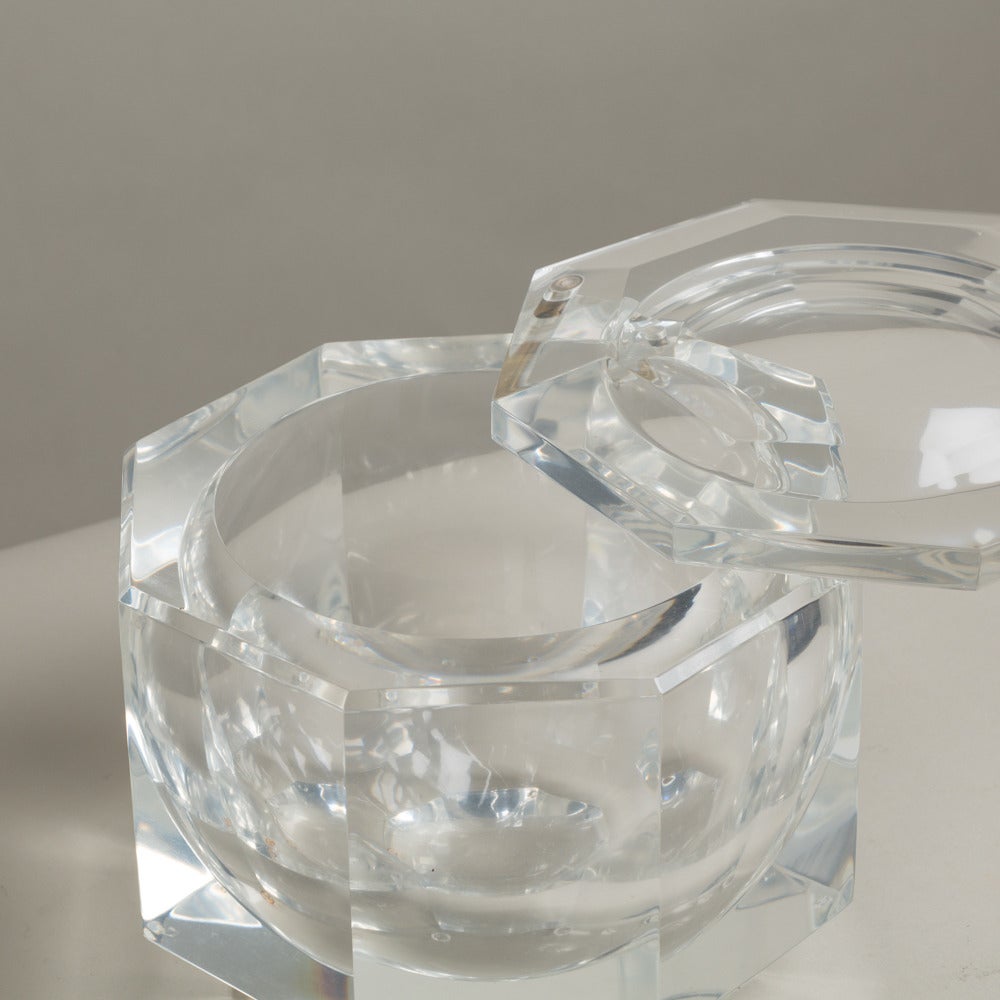 Hexagonal Lucite Ice Bucket with Swivel Top In Good Condition In London, GB