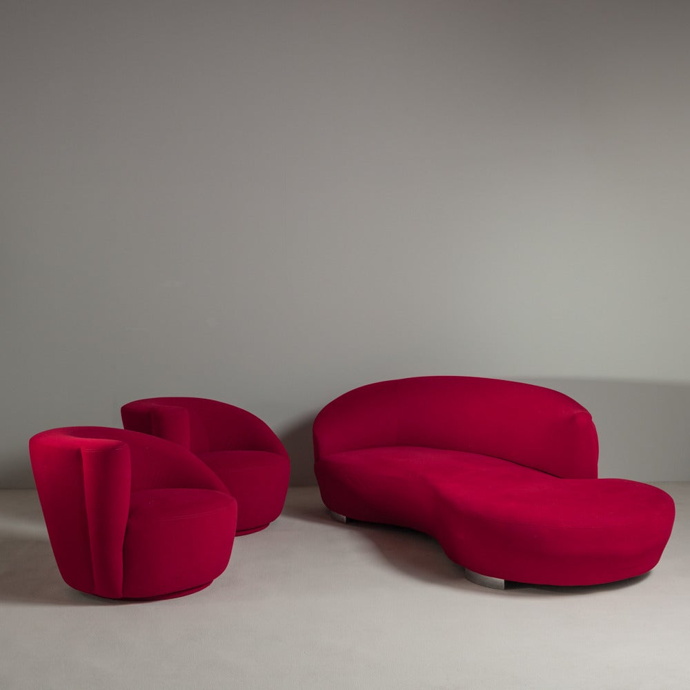 Upholstery Pair of Vladimir Kagan Designed Nautilus Swivel Chairs, 1980s