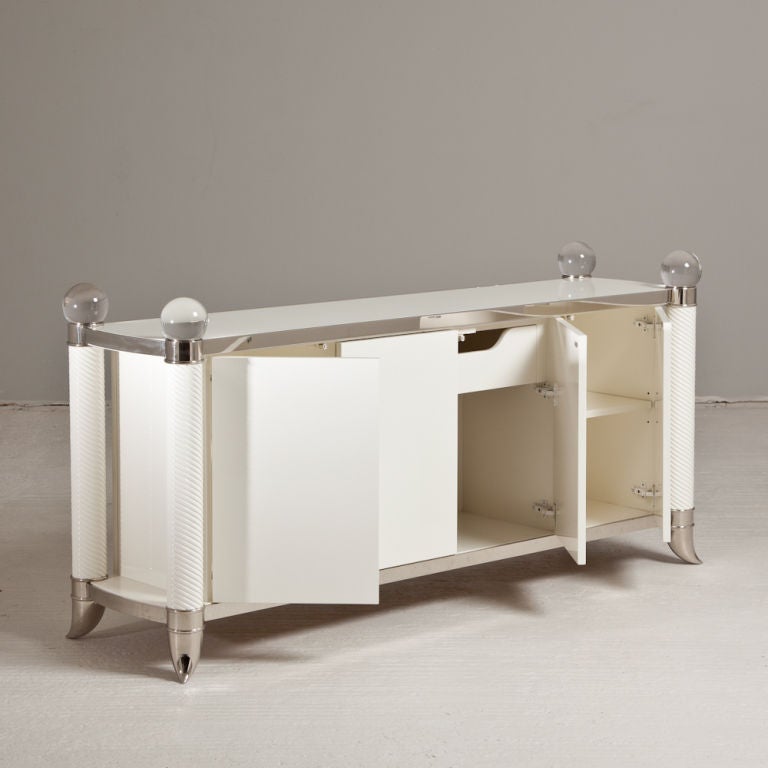 A Faux Rhino Horn White Lacquered Four Door Buffet 1970s In Excellent Condition In London, GB