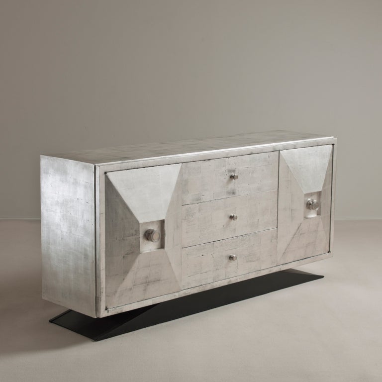 A James Mont attributed silverleafed sideboard with custom-made beaded nickel-plated handles, USA 1950s, Talisman edition.

Prices include 20% VAT which is removed for items shipped outside the EU.