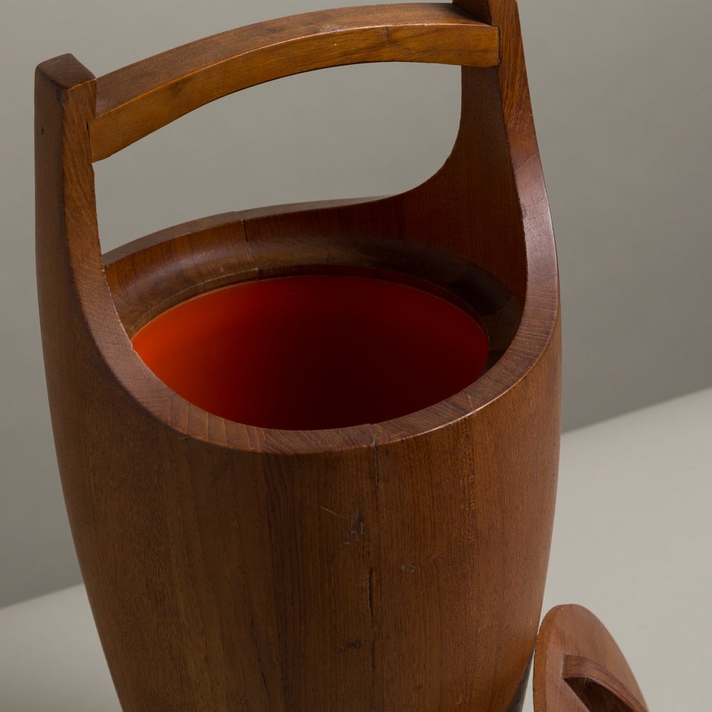 Large Danish Teak Ice Bucket by Dansk, Stamped 1950s In Excellent Condition For Sale In London, GB