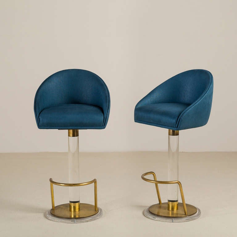 A Pair of Lucite and Brass Bar Stools with Upholstered Seats by Lion in Frost 1970s