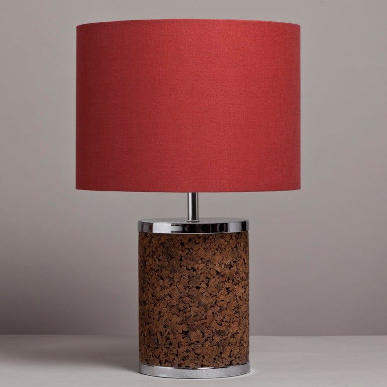 A single cylindrical cork veneered and chrome-plated table lamp, 1970s.
