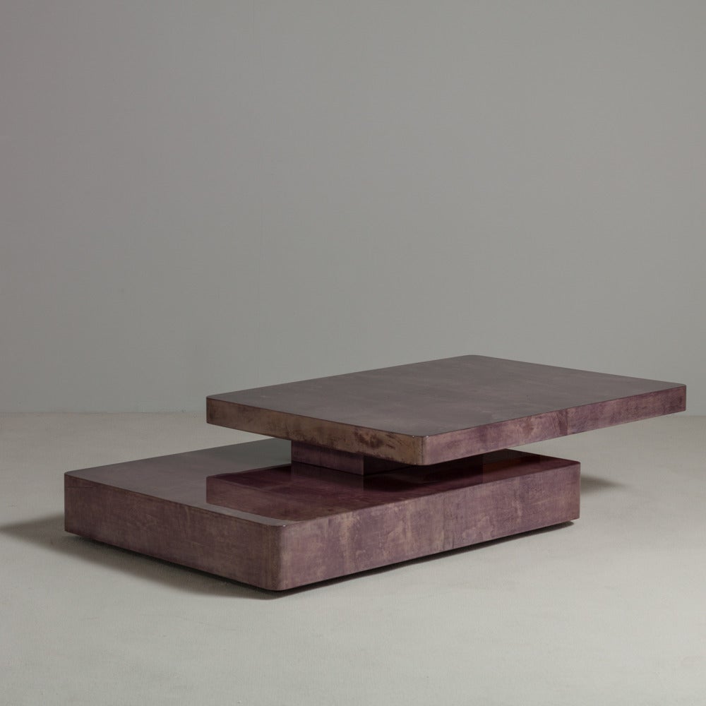 An extendible mauve lacquered goatskin two-tiered coffee table, 1960s.

Extends from 120 cm to 175 cm.