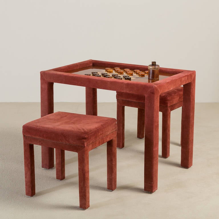 A Coral Red Suede Wrapped Backgammon and Draught Fliptop Games Table and Stools 1980s

Stools measure - 49.5cms x 47.5cms x 40cms (h x w x d)