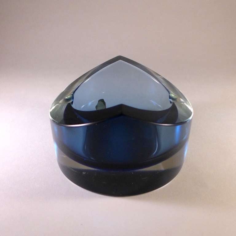Circular Murano Glass Ashtray Designed by Seguso In Excellent Condition For Sale In London, GB