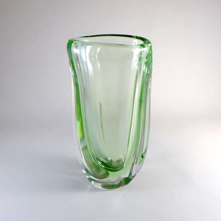 A Large Pale Green and Clear Fused Glass Vase In Excellent Condition In London, GB