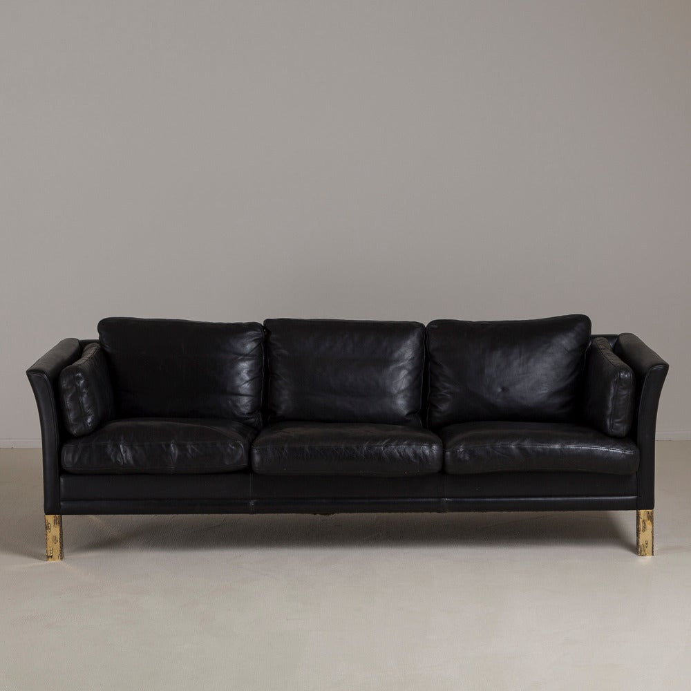 Danish Mogens Hansen Black Leather Upholstered Sofa, 1950s In Good Condition For Sale In London, GB