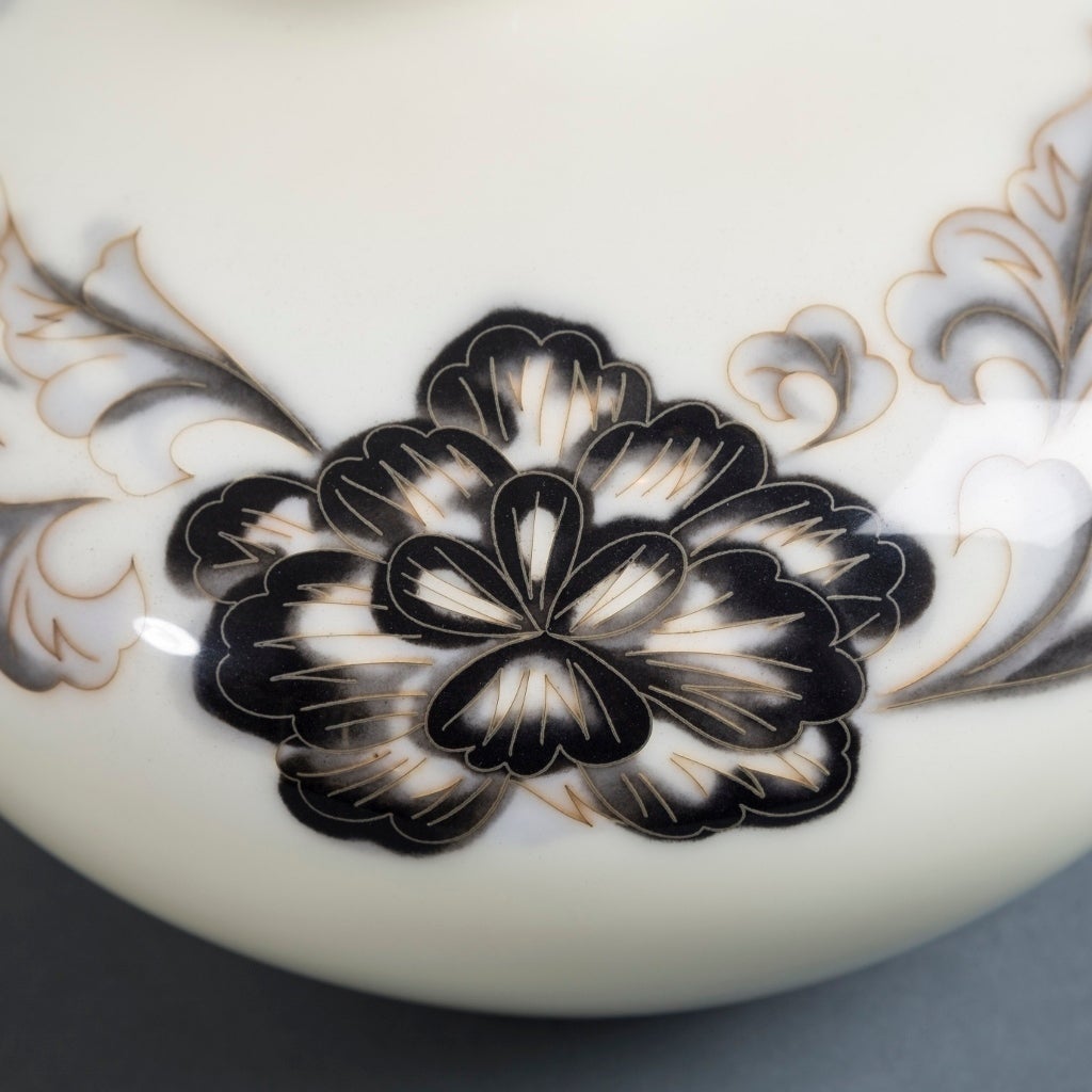 Mid-20th Century Japanese Cloisonné Cream Enamel Vase by Ando, circa 1930 For Sale