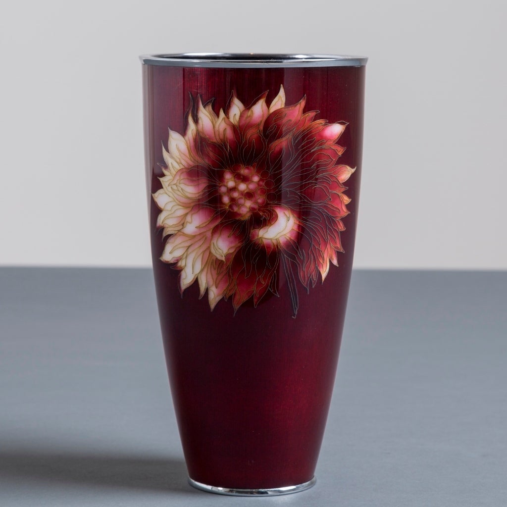 A Japanese cloisonné gin-bari red beaker vase from the late Showa period, circa 1950.
