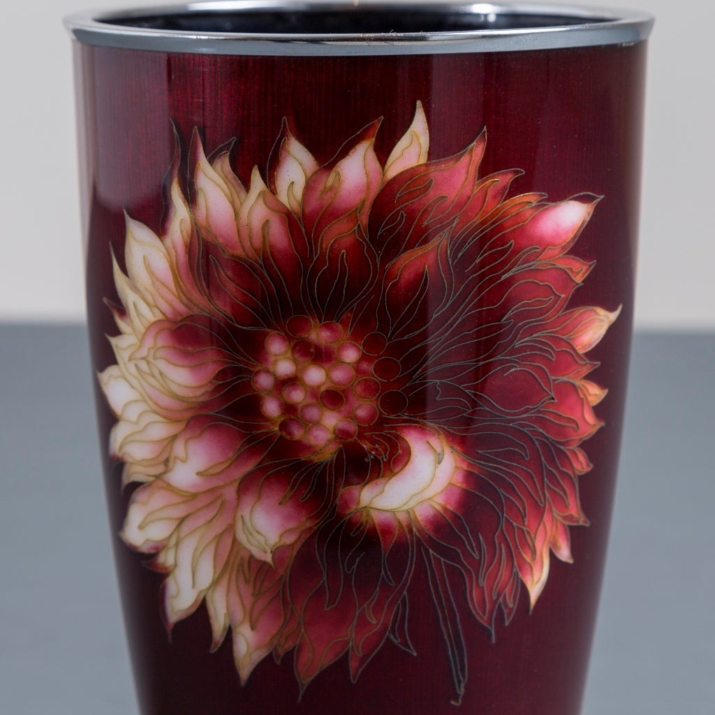 Japanese Cloisonné Gin-Bari Red Beaker Vase, circa 1950 In Excellent Condition For Sale In London, GB