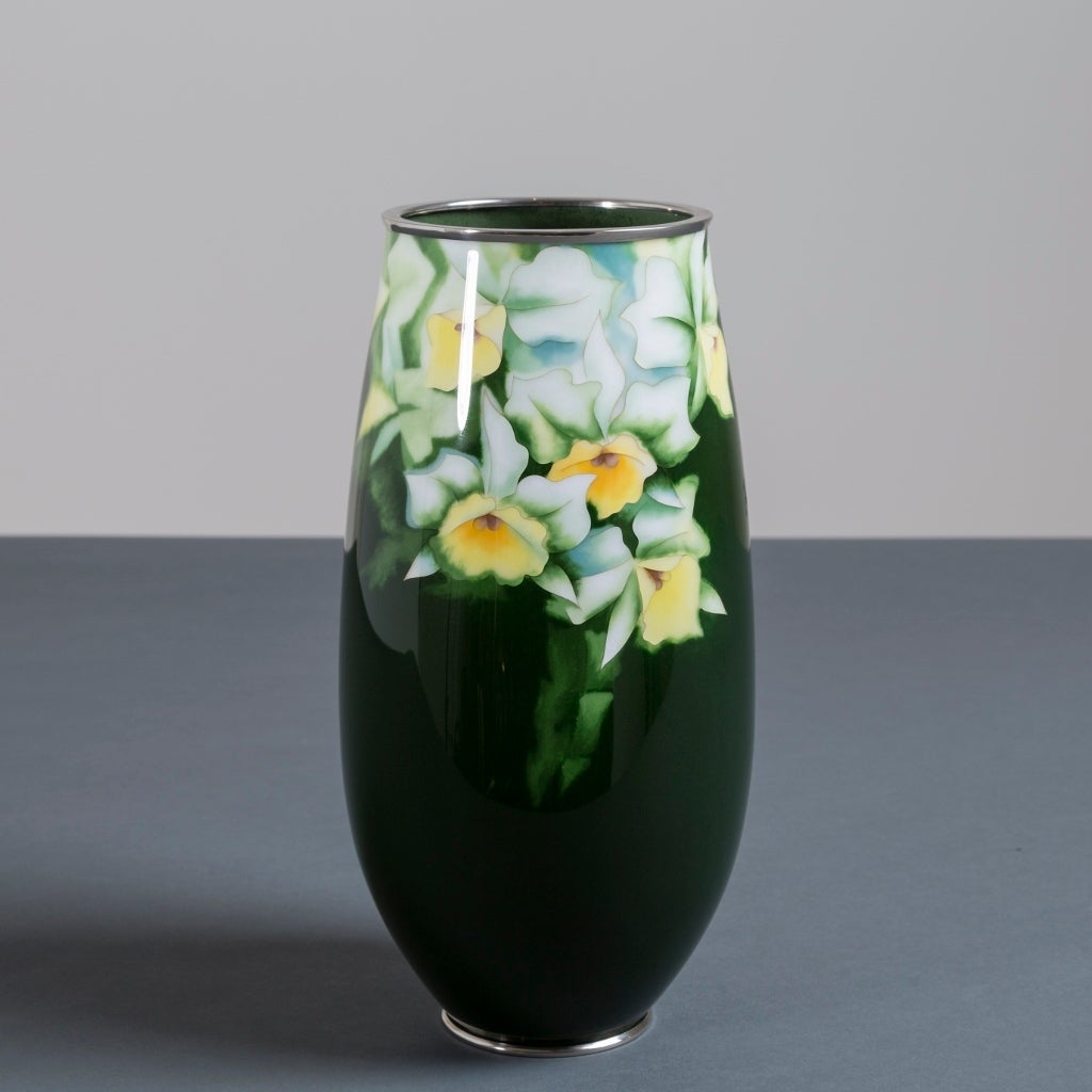 A Japanese cloisonné green enamel vase depicting a Narcissus in a Box from the Showa period, circa 1970.
