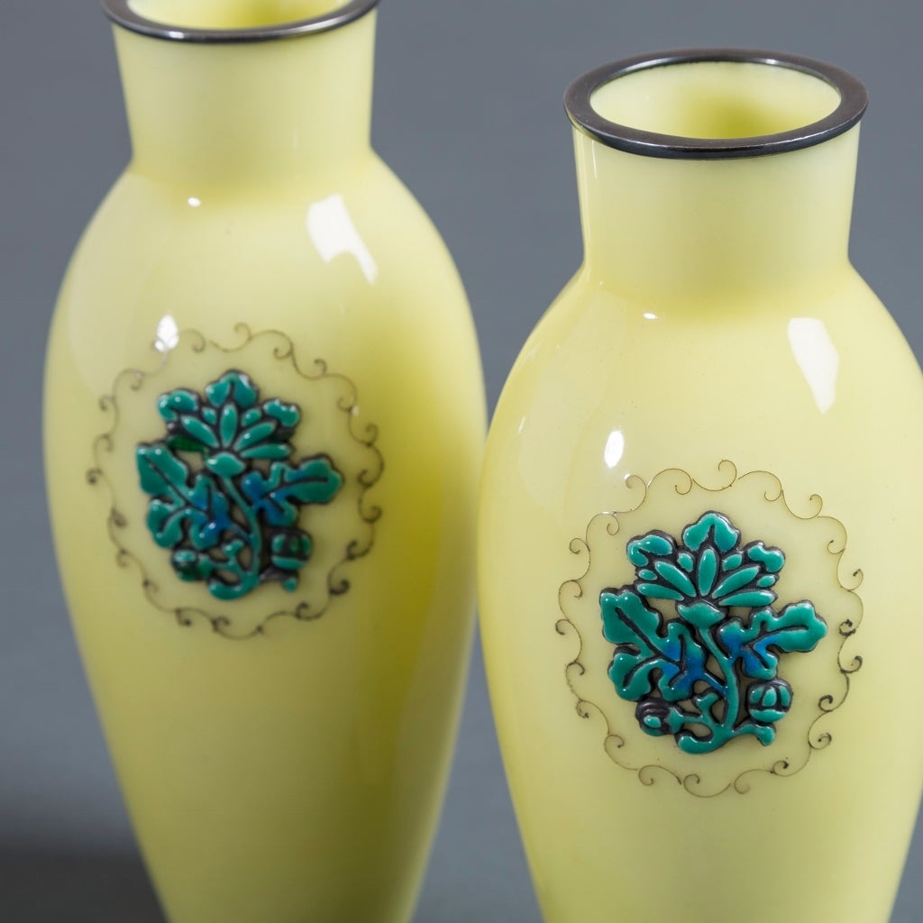 Pair of Japanese Cloisonné Yellow Enamel Vases by Ando, circa 1920 In Excellent Condition For Sale In London, GB