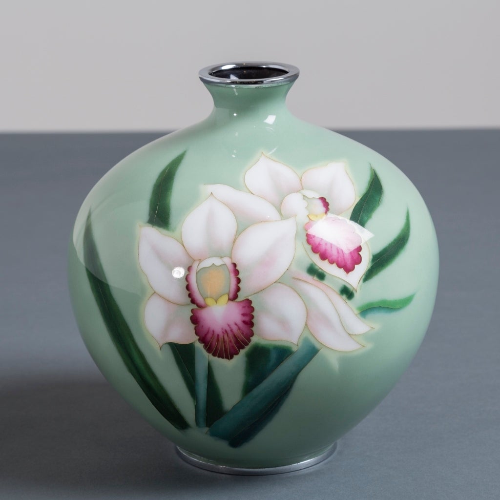 Japanese Cloisonné Enamel Vase Attributed to Ando, circa 1950 In Excellent Condition For Sale In London, GB