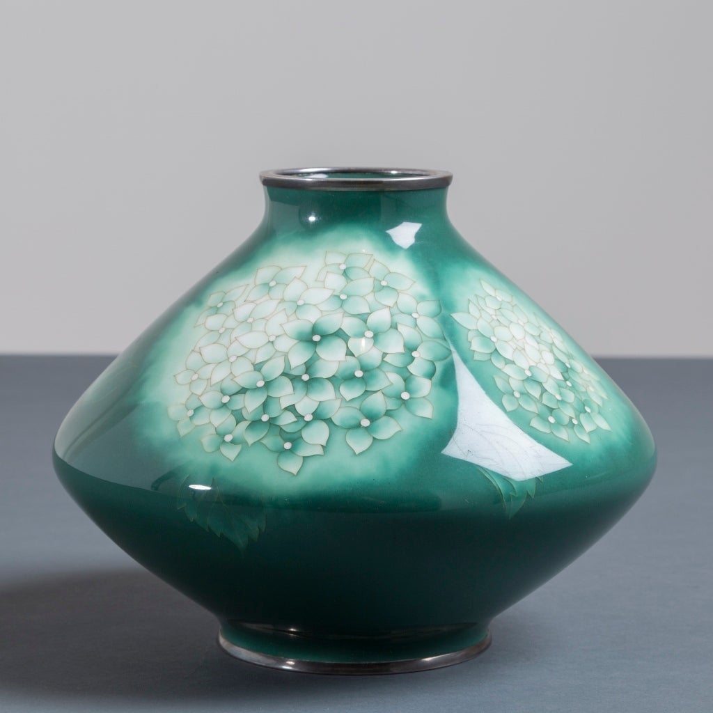 A Japanese Cloisonne´ green enamel vase with hydrangeas by Ando from the Showa period (KM036)
