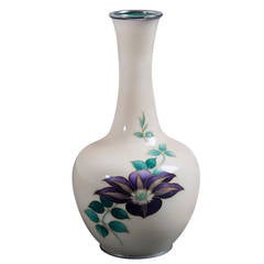 Japanese Cloisonné Cream Enamel Vase, circa 1930 10