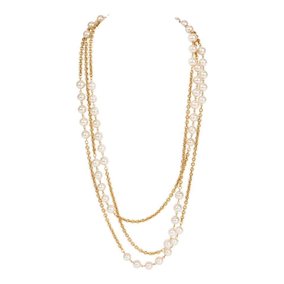 Vintage Chanel Triple Strand Pearl and Rolo Chain Necklace For Sale at ...