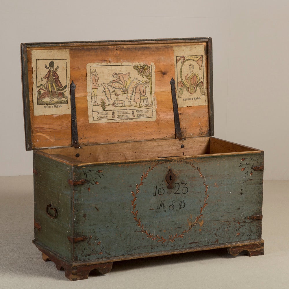 A Swedish Painted Marriage Chest dated 1823 In Good Condition In London, GB