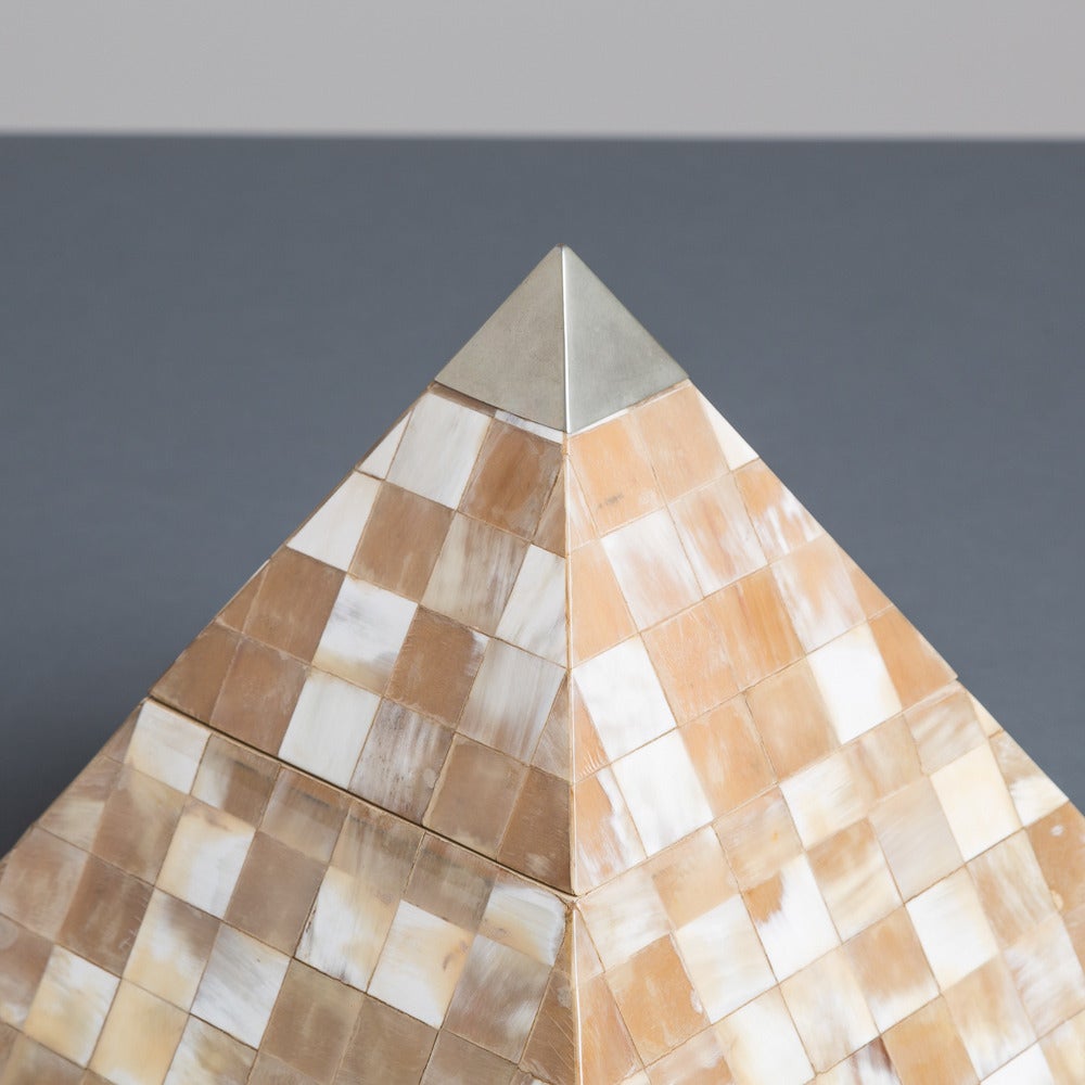 Maitland-Smith Tessellated Horn Lidded Pyramid Box, 1980s In Good Condition In London, GB