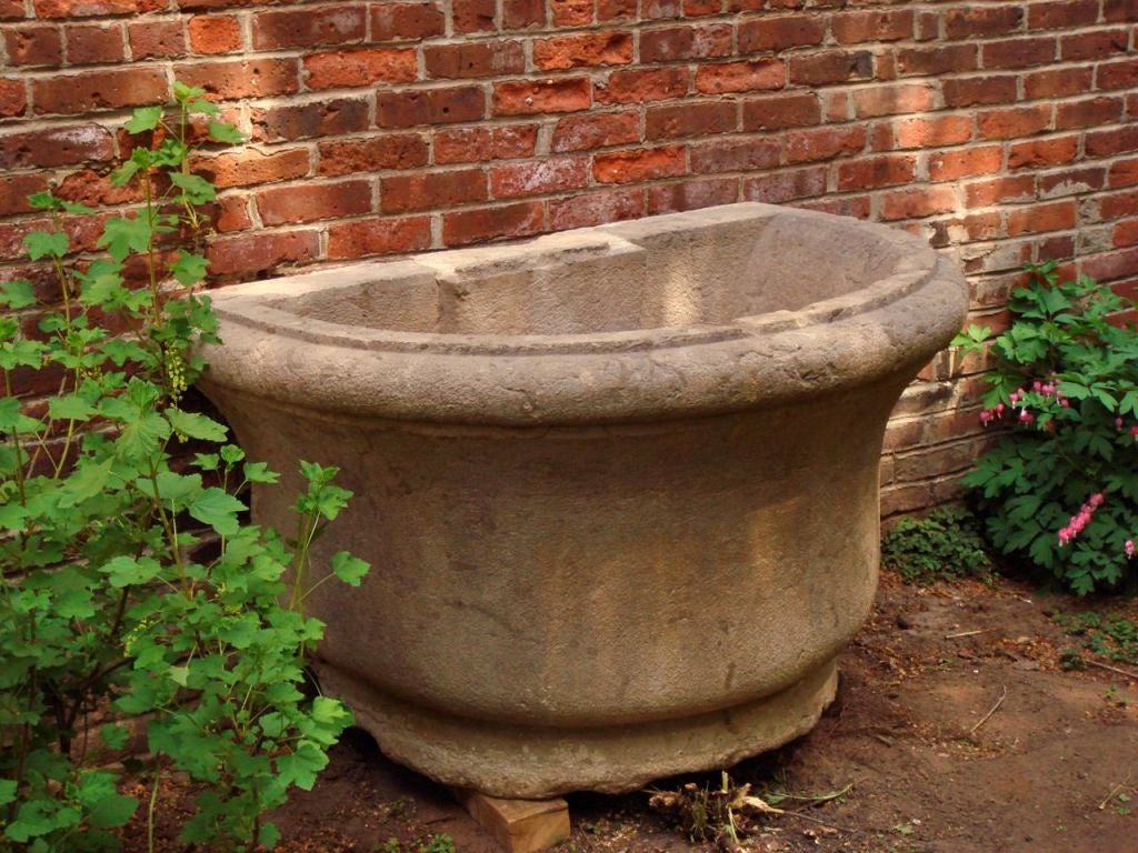 18th Century Stone Basin In Good Condition For Sale In New York, NY