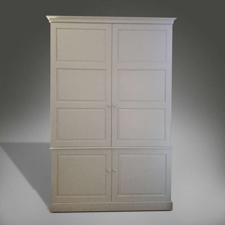 Large White Painted Pine Kitchen Cabinet In Excellent Condition For Sale In London, GB