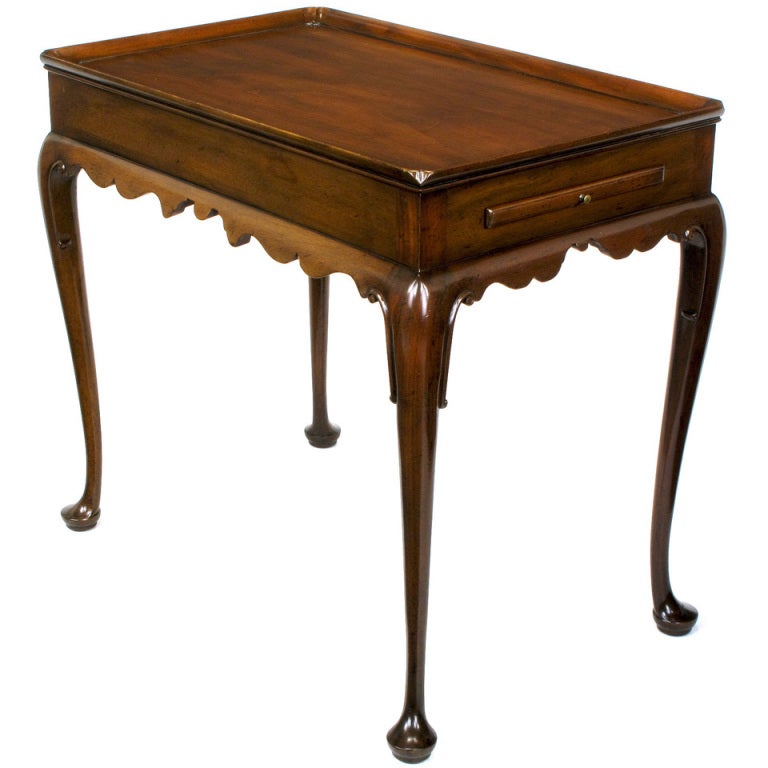 Kittinger table d'appoint Regency en noyer avec surfaces d'écriture coulissantes