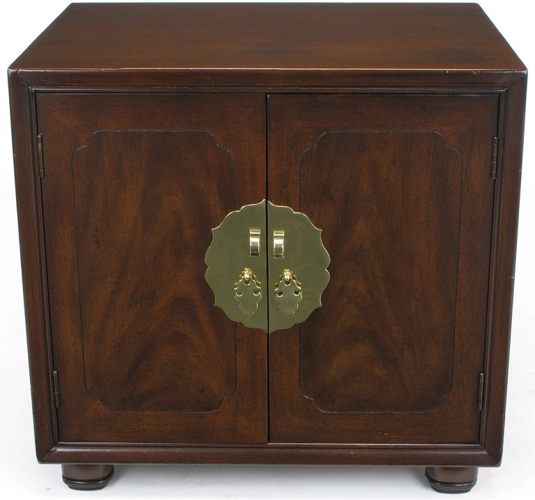 Pair Chinoiserie Figured Walnut Cube End Tables In Excellent Condition In Chicago, IL