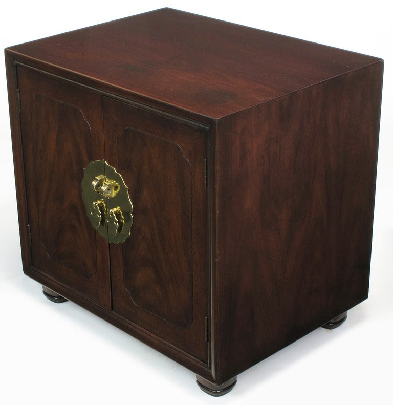 Mid-20th Century Pair Chinoiserie Figured Walnut Cube End Tables