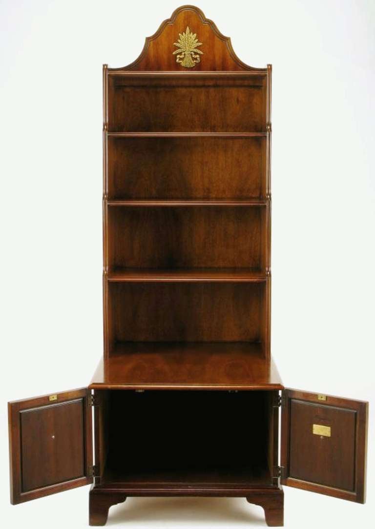 Pair of Mahogany Tall Bookshelf Cabinets by Morganton In Excellent Condition In Chicago, IL