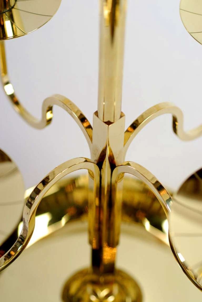 Americano Grande candelabro in ottone di Tommi Parzinger per Dorlyn in vendita