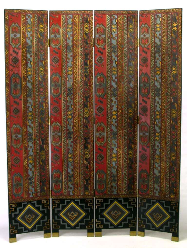 Américain Paravent à quatre panneaux à motifs géométriques colorés sculptés et dorés à la feuille en vente