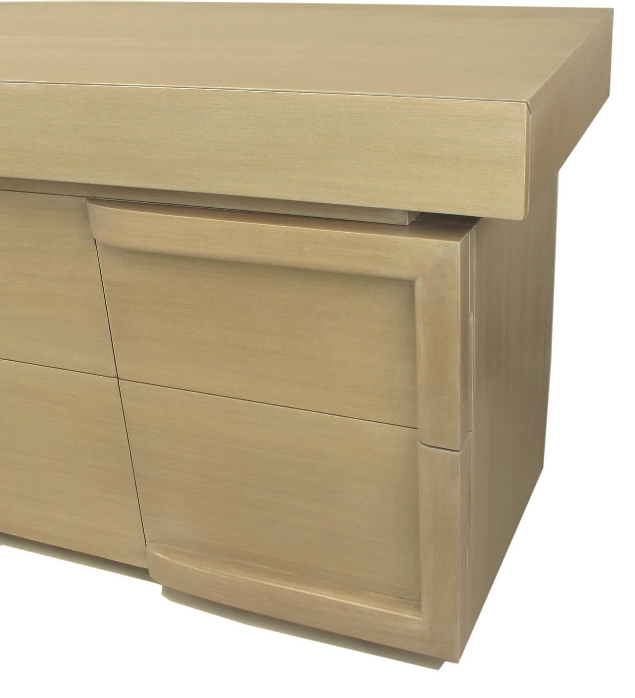 Driftwood Mahogany Eight-Drawer Chest in the Style of James Mont 3