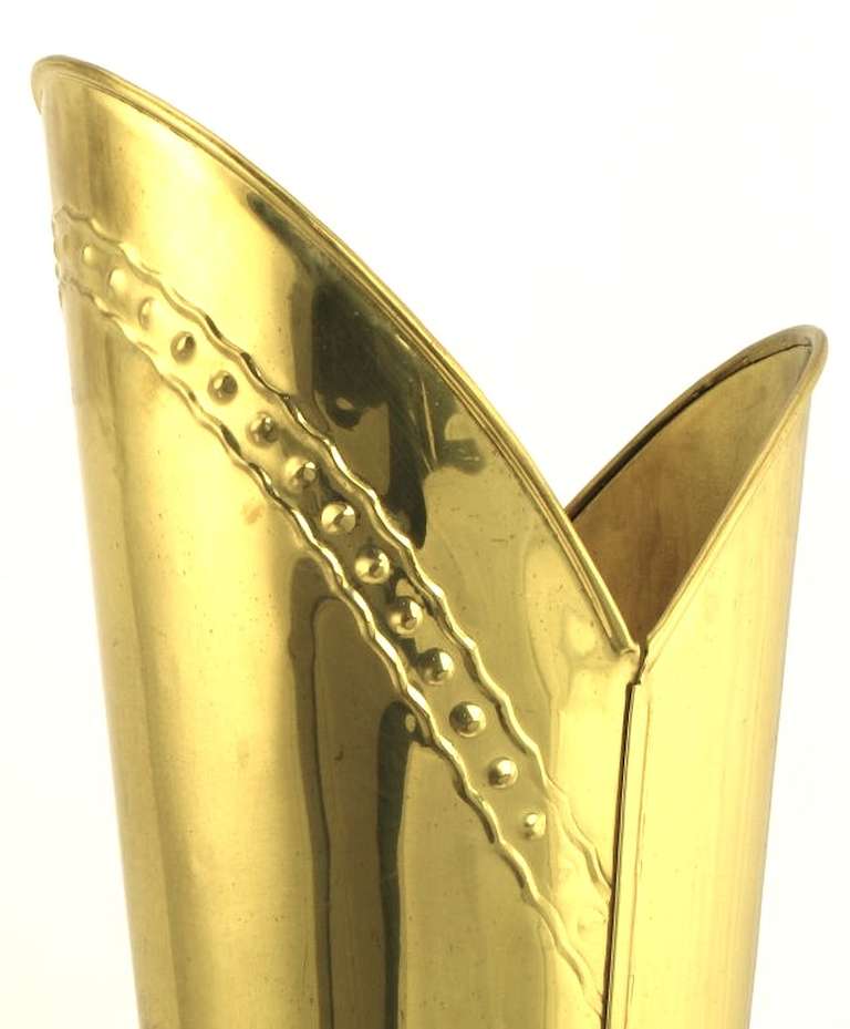 Circa 1930s English Spurred Brass Knight's Boot Umbrella Stand In Good Condition For Sale In Chicago, IL