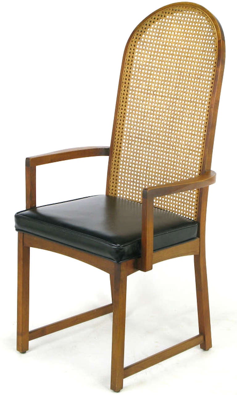 Quatre chaises de salle à manger Milo Baughman en noyer & Cane Arch-Back Dining Chairs Bon état à Chicago, IL