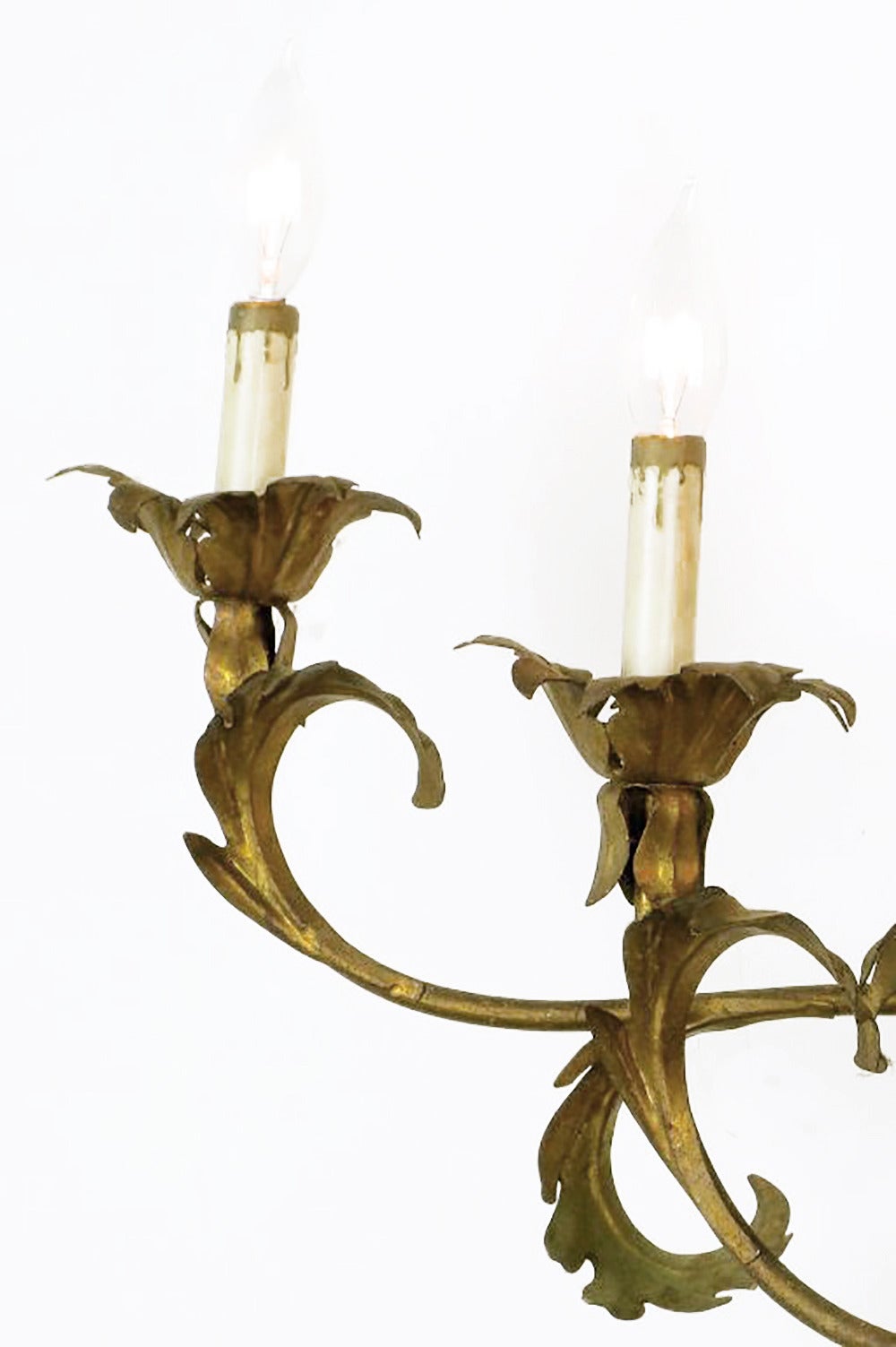 Wide Palatial Nine-Light Italian Gilt Tole Metal Sconce In Good Condition For Sale In Chicago, IL
