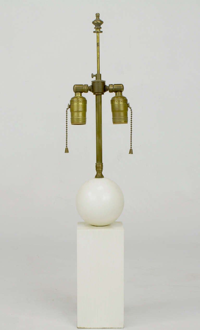 Pair 1940s Custom Cream Lacquer Ball Over Pedestal Table Lamps In Good Condition In Chicago, IL