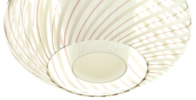 Grande lampe pendante Lightolier en verre soufflé à la main:: avec globe en verre rayé 1