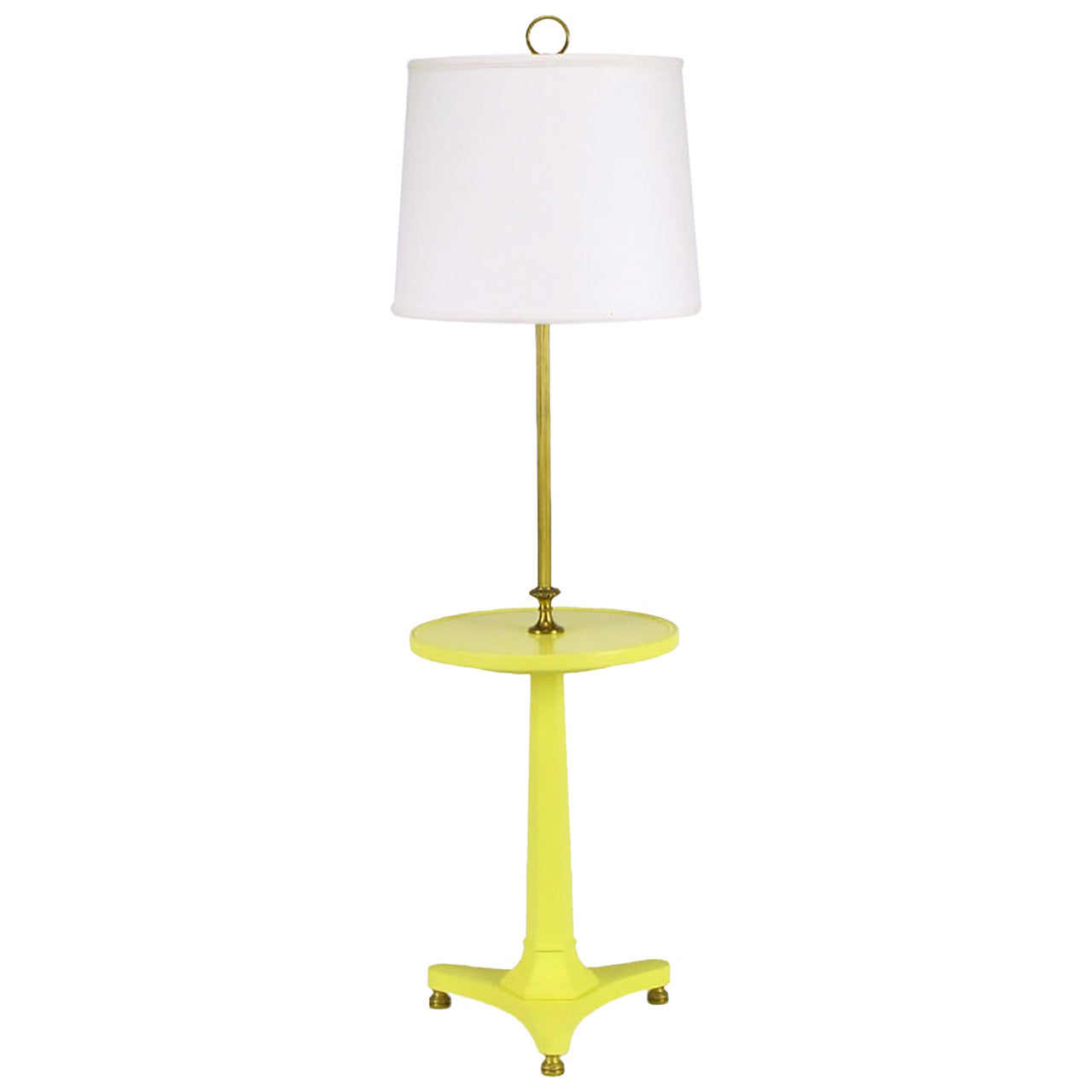 Lampadaire Régence en bois laqué jaune et laiton en vente