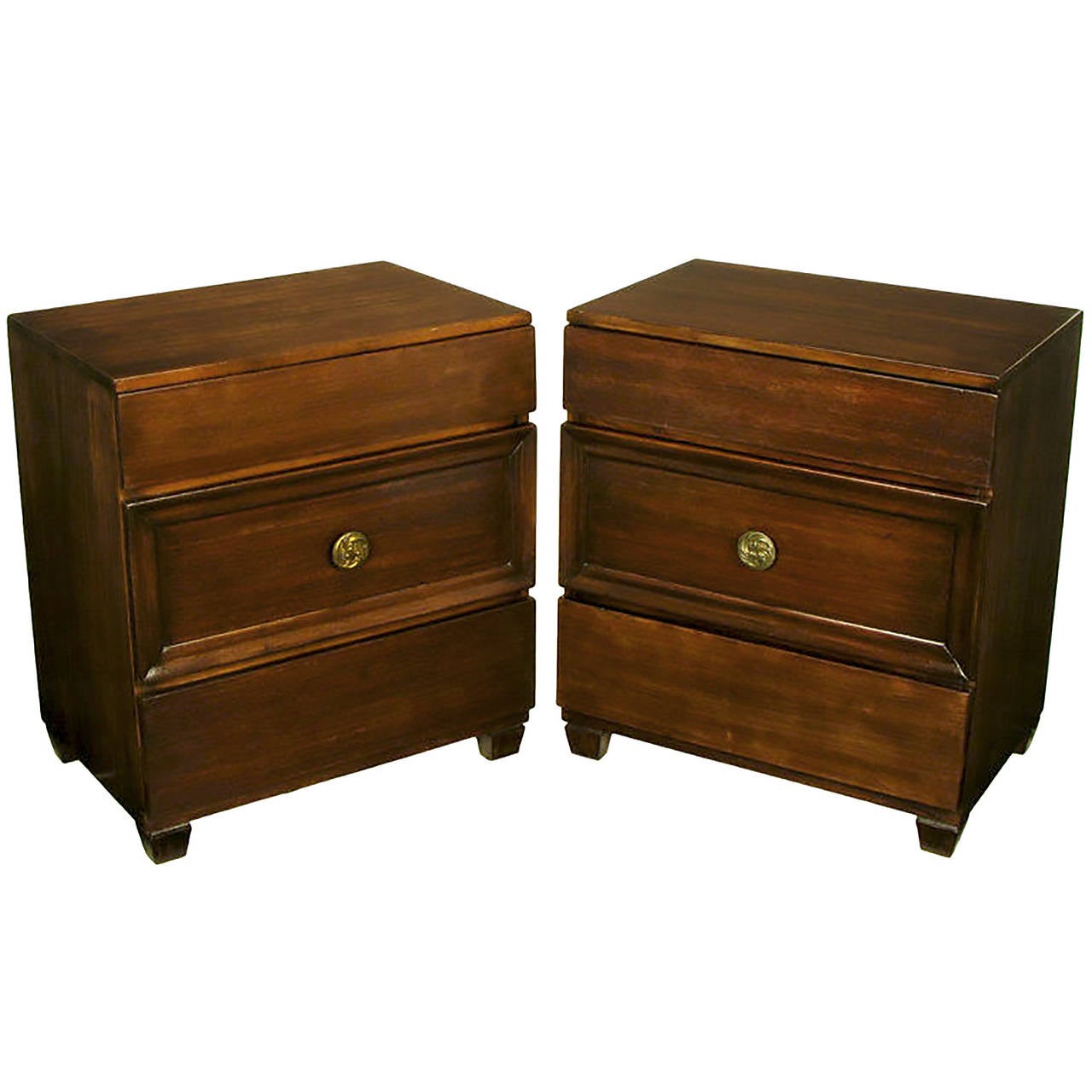 Excellent pair of three-drawer commodes by United Furniture of Lexington N.C, circa 1930s. Bleached mahogany wood with a dark shading stain finish. Two drawers are side grip, without pulls, and one dramatic centre drawer cast brass disc pull.